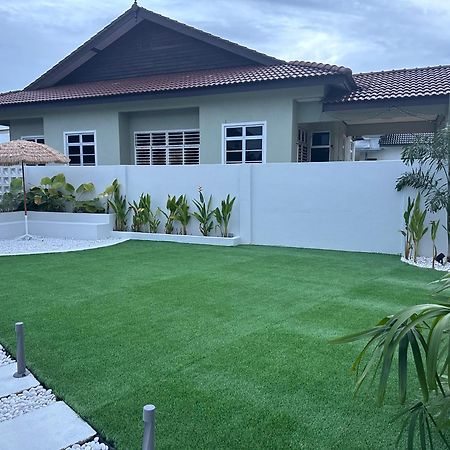 Home In Terengganu With Private Pool Kuala Terengganu Eksteriør bilde