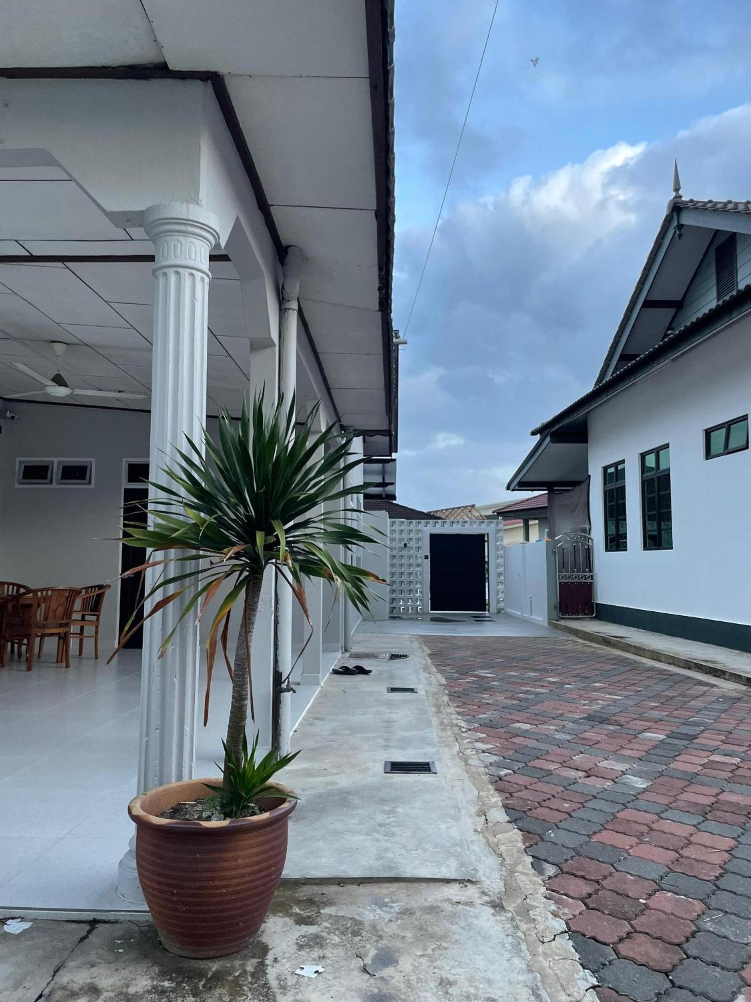 Home In Terengganu With Private Pool Kuala Terengganu Eksteriør bilde